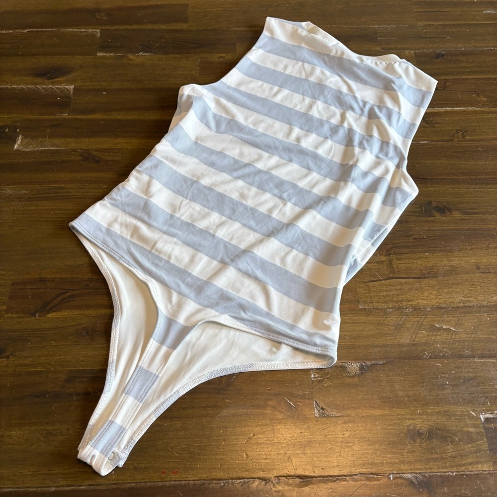 House of Harlow 1960 Blue & White Striped Bodysuit Stretchy Soft Sleeveless Tank - Picture 4 of 7